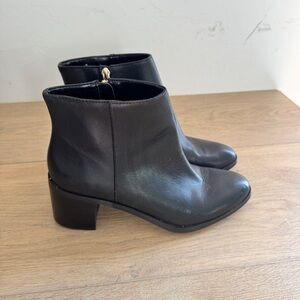 Vince Camuto Black Leather Midi Booties Size 8.5